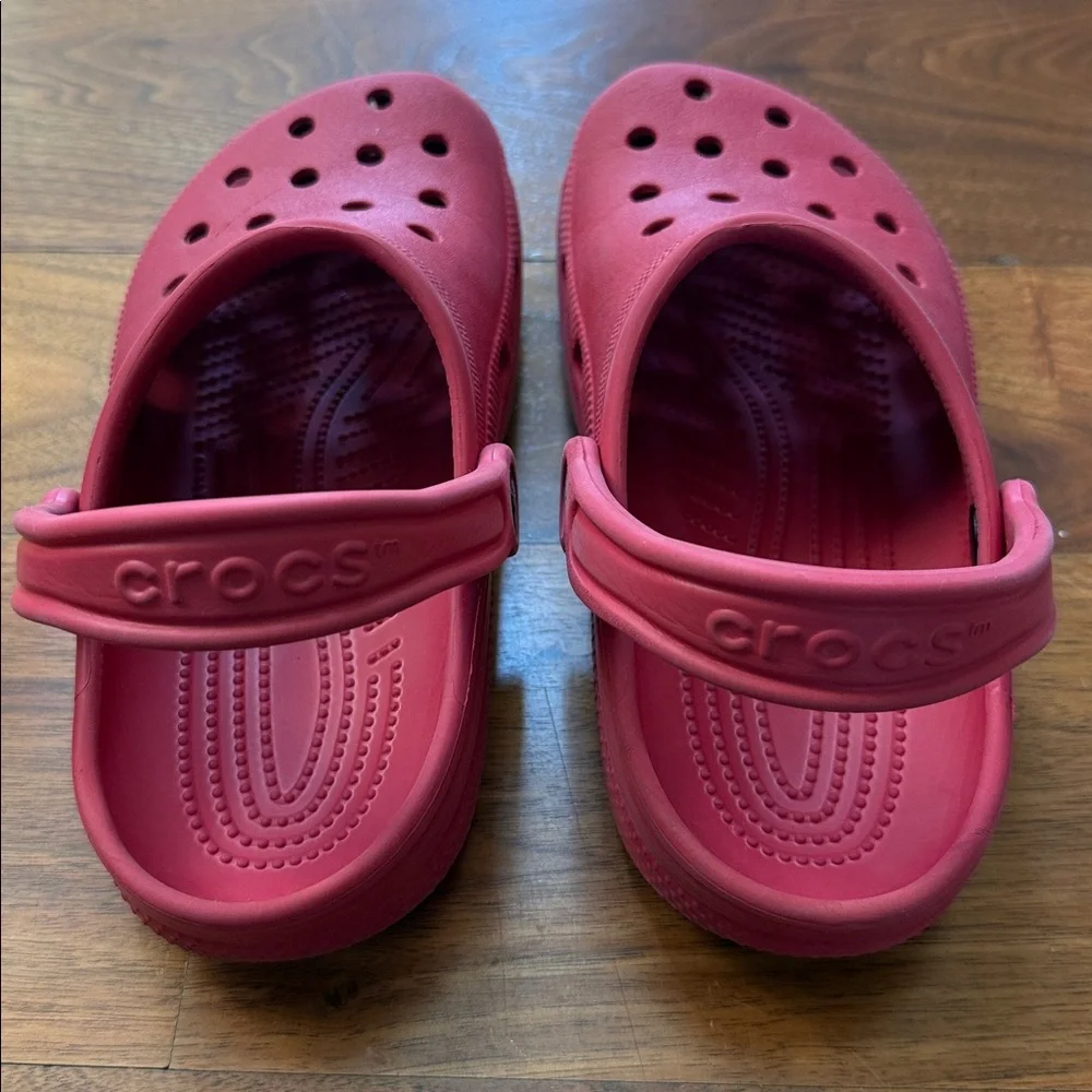 Crocs Unisex Classic Red Clogs Size Women 7 / Men 5 - Picture 7 of 8
